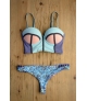 CAJITA ESPECIAL: Bikini Maaji Top + Tanga Estampado en tonos Azules